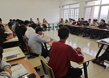 电子通信工程学院组建学生工作实验班并举行第一次主题班会