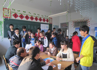 电院2012届毕业生首场专场招聘会学生就业意向强烈 