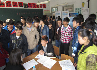 电子通信工程学院举办2013届毕业生首场专场招聘会
