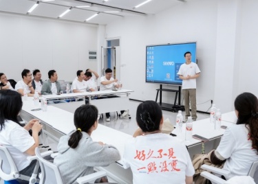廿载再聚首，归来仍少年 ——06级电子信息专业校友返校共赴 青春之约