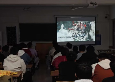 传承红色基因，砥砺青春之志——电子工程学院/智能制造学院组织大一新生开展红色影片观影教育活动