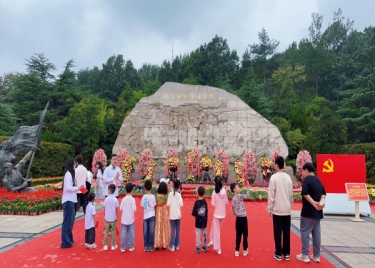 童心向党礼赞国庆 红色基因薪火相传 ——电子工程学院/智能制造学院第二学生党支部开展主题党日活动