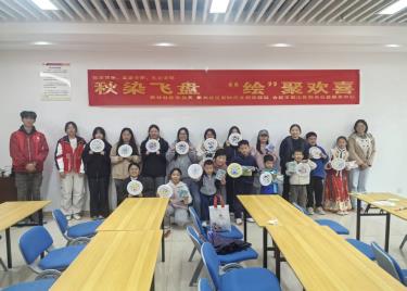 手工暖童心 慰问传温情——电子工程学院/智能制造学院志愿者走进枫林社区