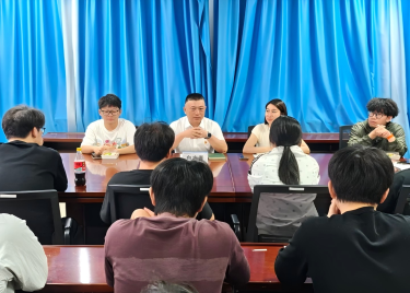 初心如磐启新程 研途逐梦绽芳华——我院开展毕业生党员最后一堂党课暨考研上岸学子座谈会