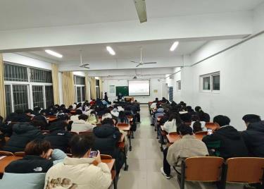 电子工程学院/智能制造学院2025级新生入党启蒙教育之优秀学子报告会
